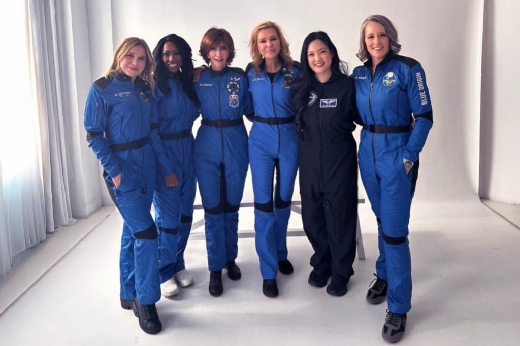 වසර 62කට පස්සේ ඓතිහාසික අභ්‍යාවකාශ සංචාරයක් නිම කල කාන්තාවෝ ගැන ඇසෙන වෙනස්ම පුවත මෙන්න…