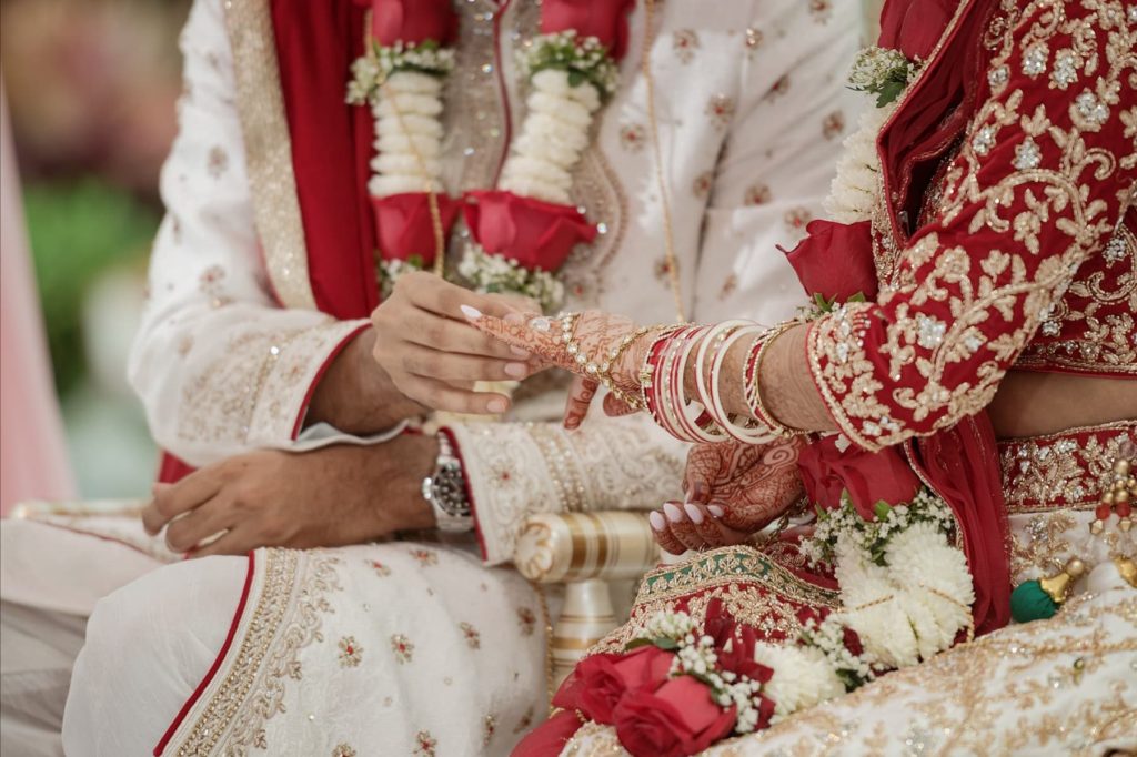 දෑවැද්ද නැතුවම දීග යන දූවරුන් ගැන හදහනෙන් කියවෙන්නේ මෙන්න මෙහෙමයි…