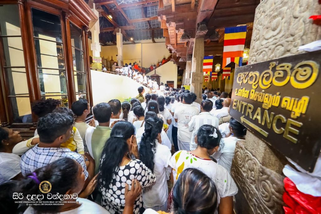 සිරි දළදා වන්දනාමාන කරන බැතිමතුන්ට කෙරෙන අලුත්ම නිවේදනය මෙන්න.