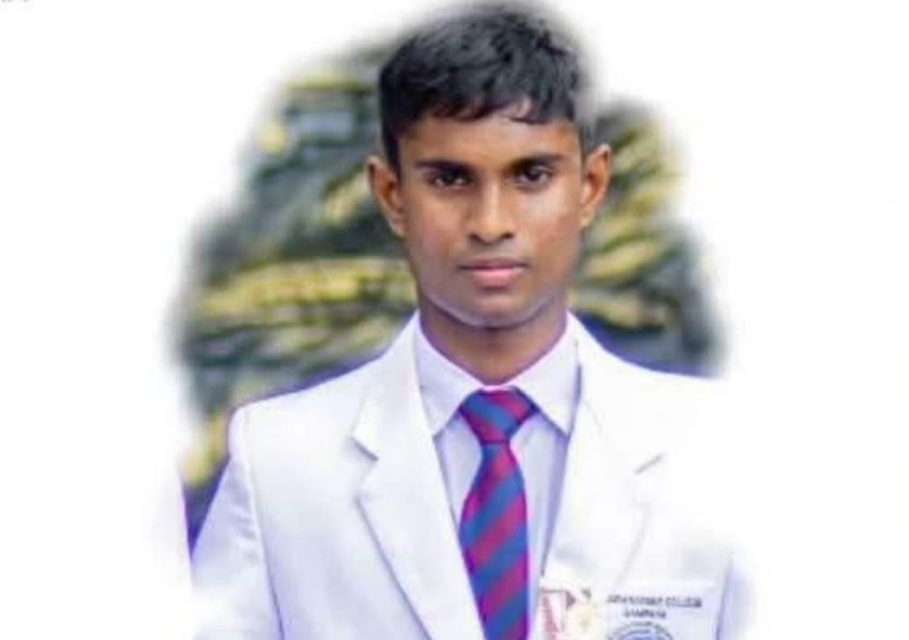ප්රතිඵල අතරේ දැකපු අමුතුම කතාවක්.. මේ නම් සැබෑම දක්ෂයෙක්…