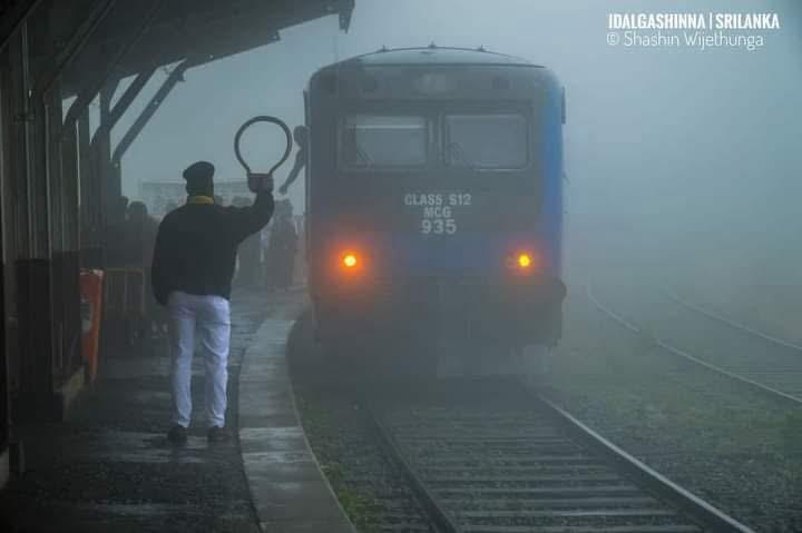 ඇත්තටම අර ස්ටේෂන් මාස්ටර් කොච්චියට දෙන වලල්ල ගැන දන්නවද ? මෙන්න ඒ ගැන…