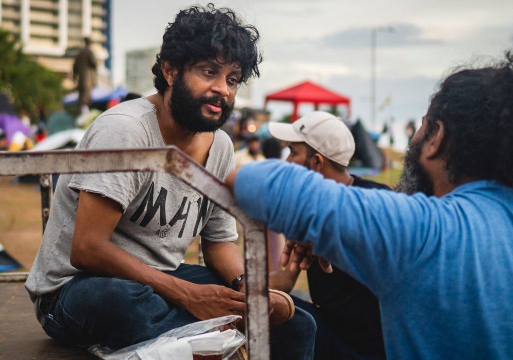 රංගන ශිල්පි කළණ ගුණසේකරට බුකියෙන් දැඩි විරෝධයක්