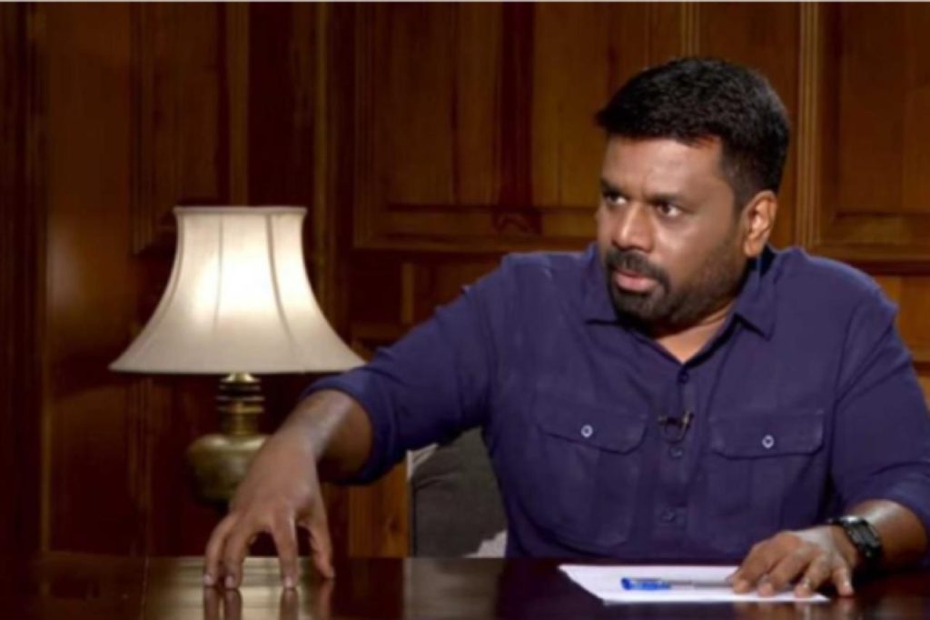 රටේ නීතිය කාටත් එකයි. අධිවේගයේ බස් නැවැත්වූ මාලිමාවේ අයටත් බලන් හිටපු පොලිසියේ අයටත් විරුද්ධව විනය ක්රියාමාර්ග ගන්නවා. – ජනපති සහතික වෙයි