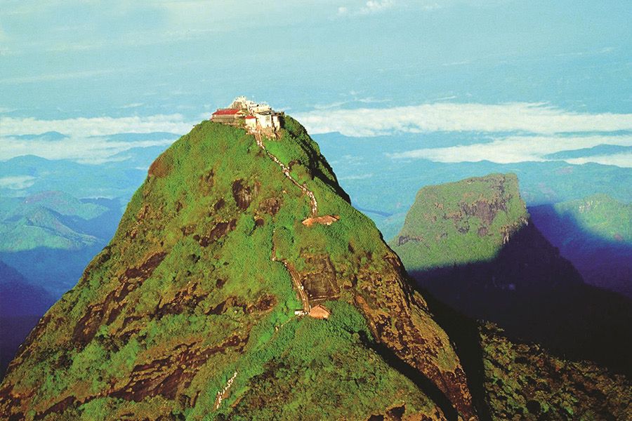 සිරිපා වන්දනාවේ ගිය ඇයට අත්වූ අවාසනාවන්ත ඉරණම මෙන්න.