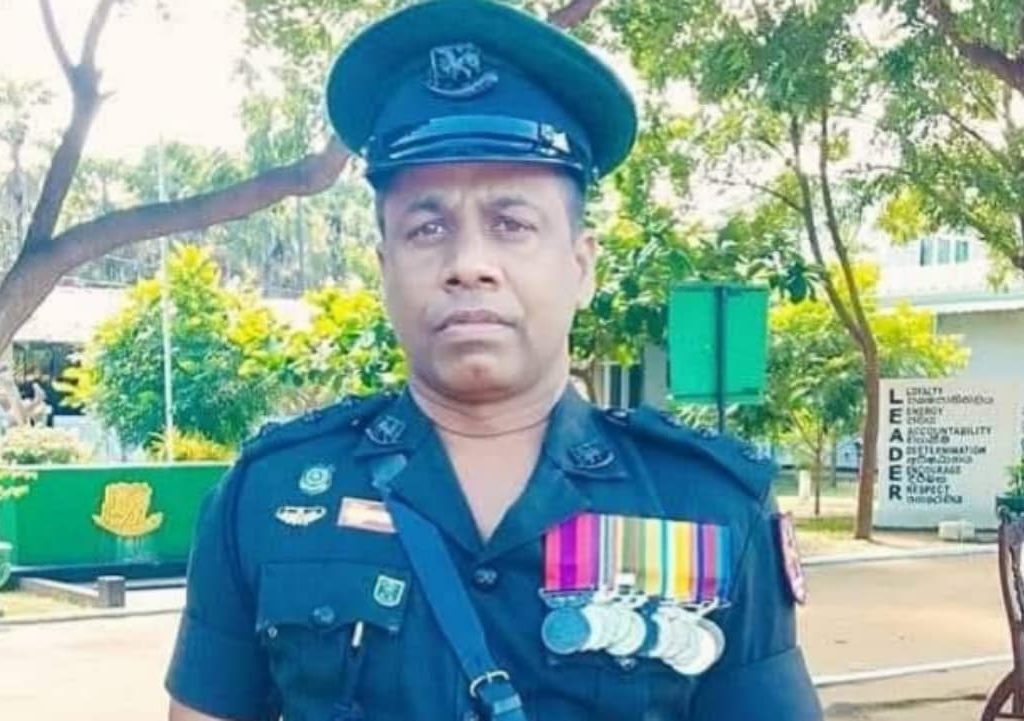 ” මට මතකයි ඉස්සර අම්මා මට කියනවා ඒ කාලේ මගෙ අත්තා මගෙ තාත්ත්ගෙ ෆොටෝ එකක් අරන් දවසෙන් දවස එක එක හොස්පිට්ල් ගානේ යනවලු , තාත්තව හොයන්න..” අභීත විරුවෙක් ගැන ඇසෙන ඇඟ කිරිපොලා යන කතාවක් මෙන්න.