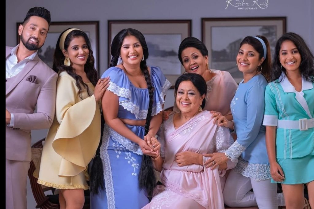 සඳ තනි වෙලා අහසේ… හිරු තනි වෙලා… යලි නොඑන ගමන් ගිය ආදරණීය නිලි රැජින